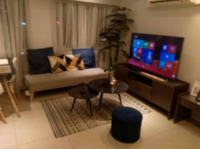 A2J Luxury 2BR BGC Suite Near High Street, Malls